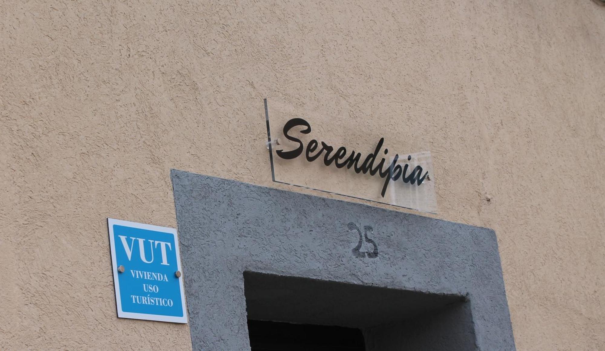 Serendipia Ávila Luaran gambar