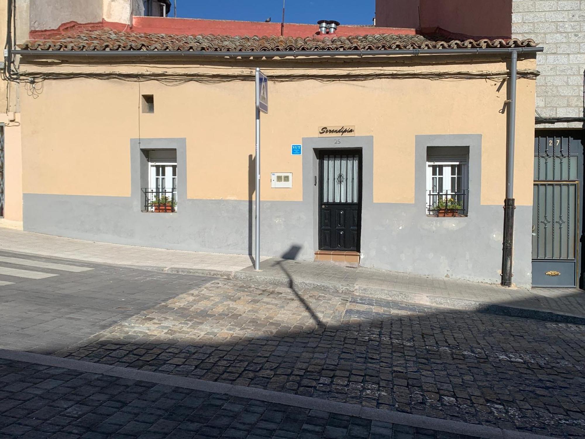 Serendipia Ávila Luaran gambar